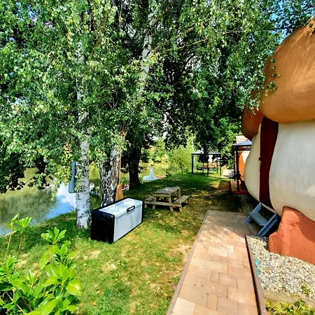 Glamping Rajska Vas Parque de vacaciones *